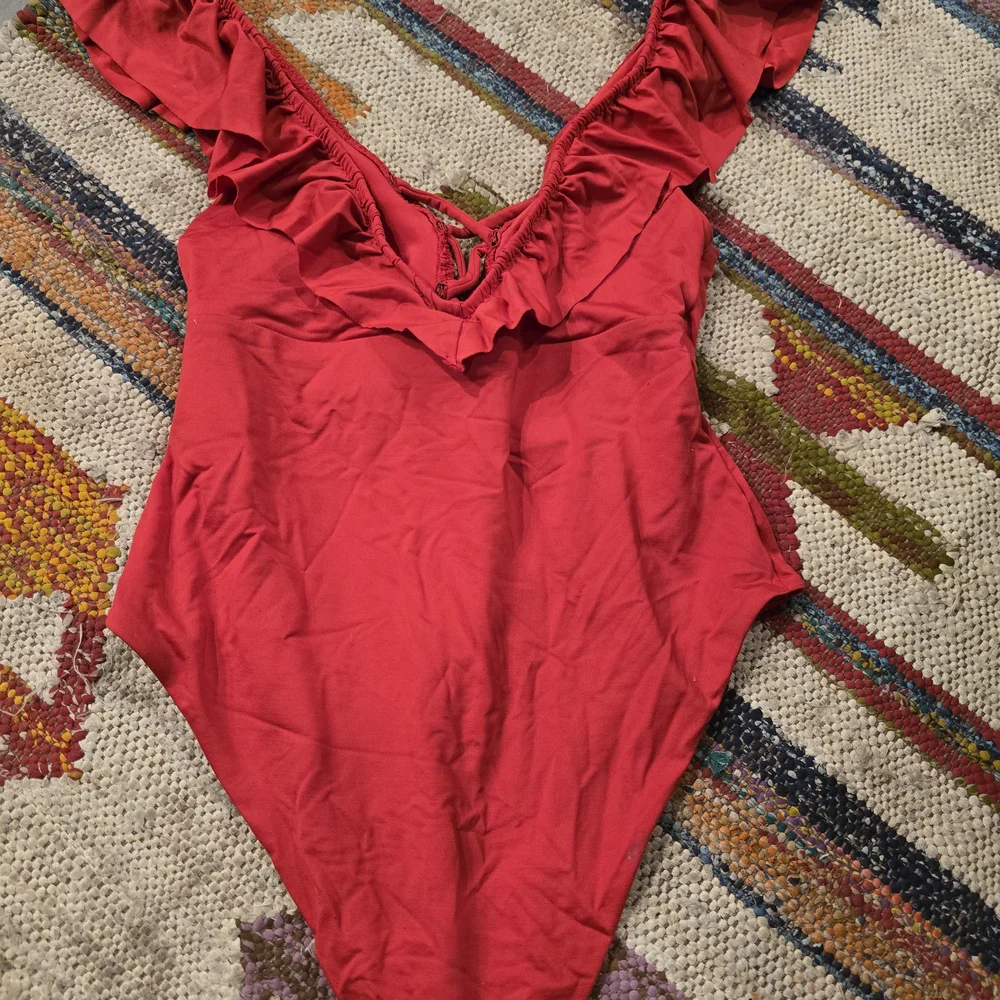 H&M Red Ruffled Kids Bodysuit - Picture 2 of 3
